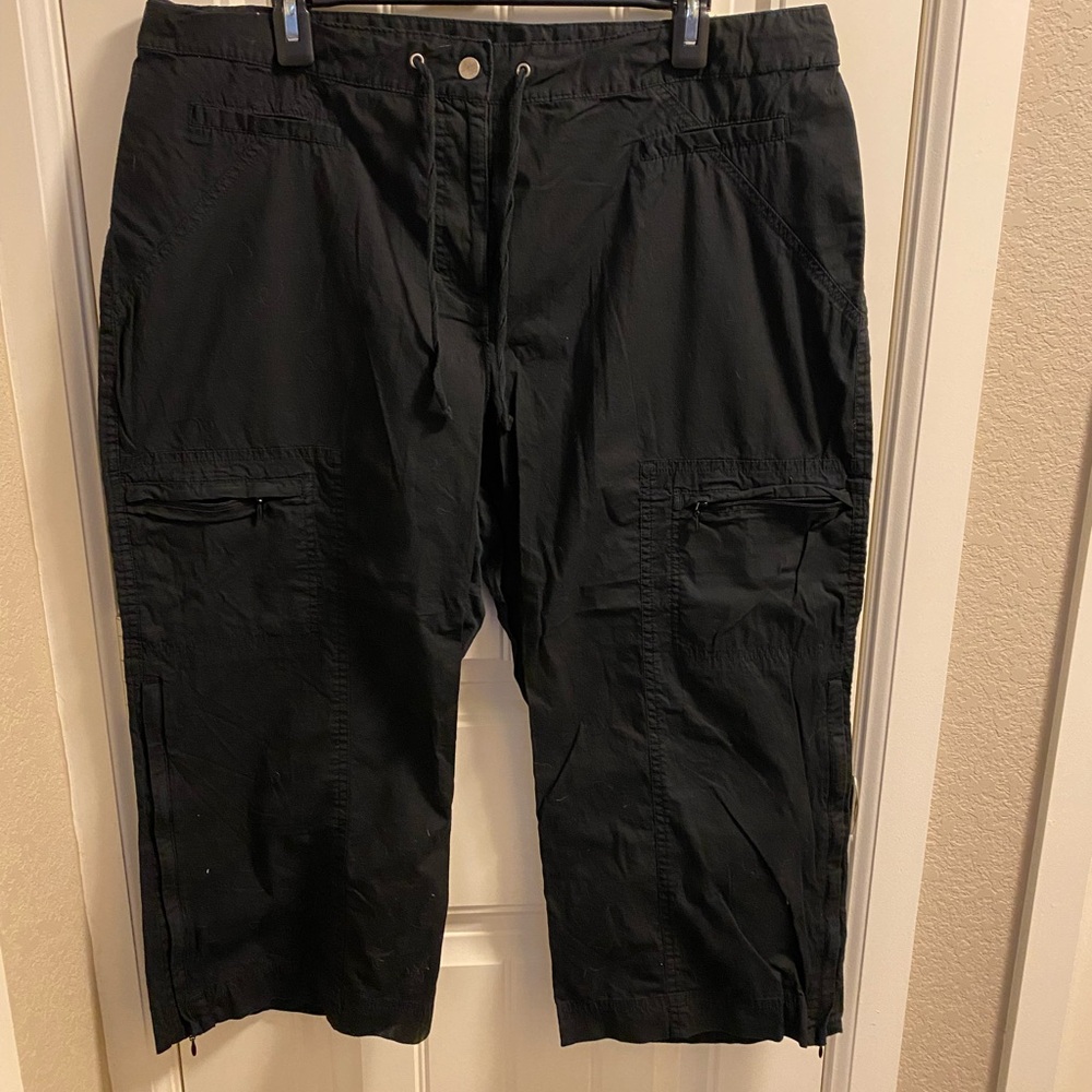 Danskin Now XL Pants Black Cargo Pocket Capri Leg Slacks Stretch Capris